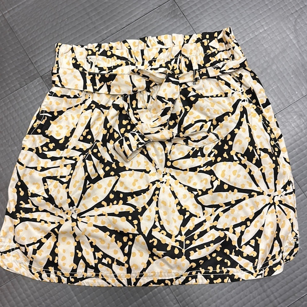 NICOLE MILLER SKIRT YELLOW AND BLACK WITH POCKETS ELASTIC WAIST SIZE MEDIUM
